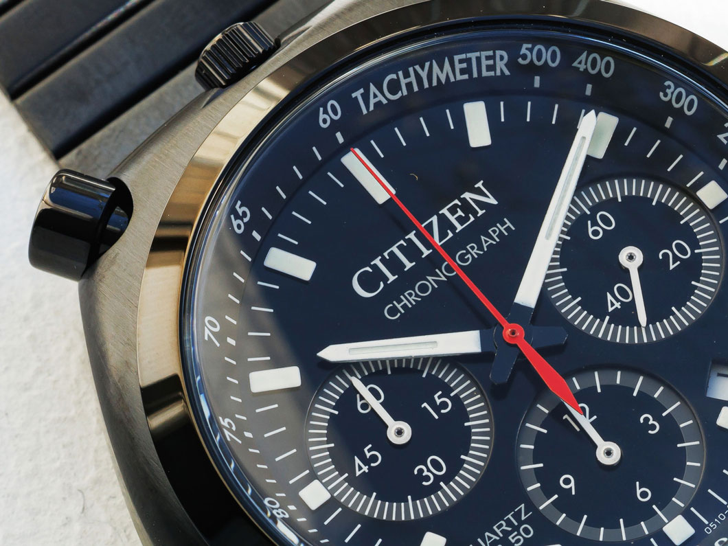 70年代“ツノクロノ”に新作、オールブラックモデル【国産時計“CITIZEN