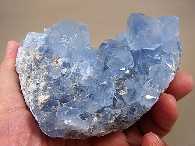 ◎大き目！◎セレスタイト｟虹あり｠約650gマダガスカル産 原石