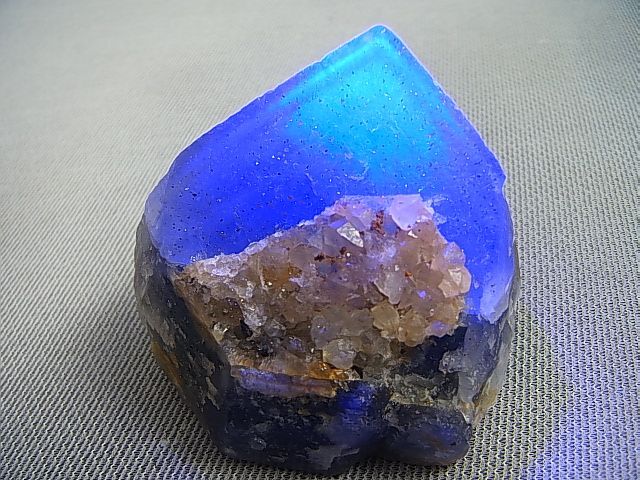 ナイジェリア産強蛍光フローライト原石 183.7g - パーフェクトストーン