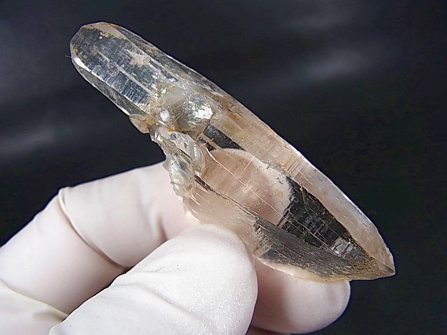 ガネーシュヒマール・ラパ産ウォータークリア水晶ポイント（ファーデン