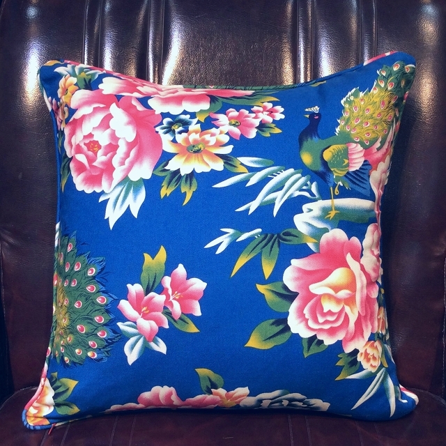 孔雀と牡丹のレトロクッションカバー/大阪/南堀江/ピサヌローク