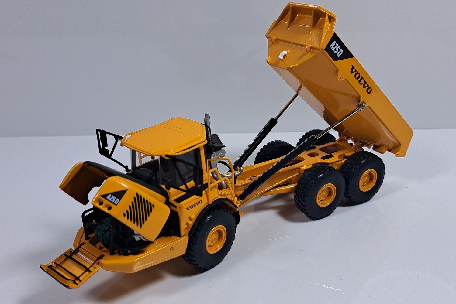 MOT10449 - Volvo A25D Articulated Dump Truck - Motorart