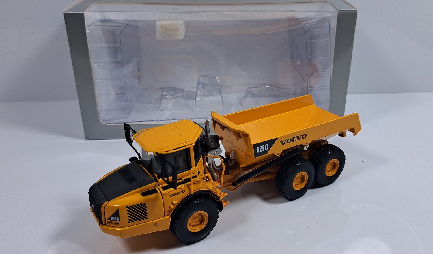 MOT10449 - Volvo A25D Articulated Dump Truck - Motorart