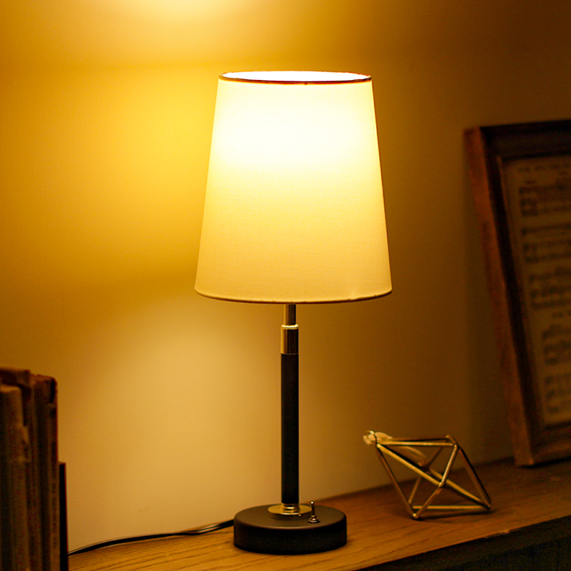 わたしの愛用品-シャープでクラシカルな佇まいのフロアライト Delicia