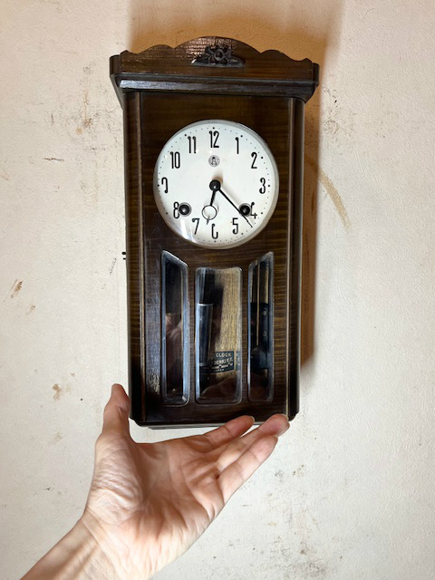 昔懐かしいアンティーク柱時計をお届け|WATERBURY