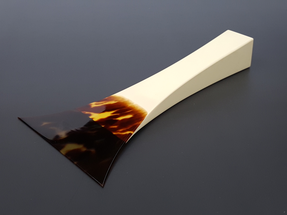 厳選中古品】津軽三味線用鼈甲撥・高山製 TBATI002【和楽器市場】