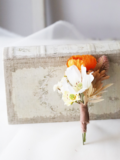 完成品ブーケ】テラコッタカラーのバラと白いコスモスのクラッチブーケ