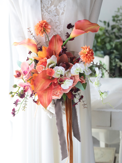 完成品ブーケ】オレンジカラーと蘭の花のクラッチブーケ・ブートニア