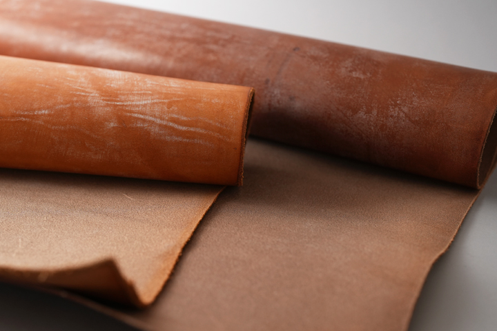 フルグレインブライドルレザー/バーガンディを使用した革小物について