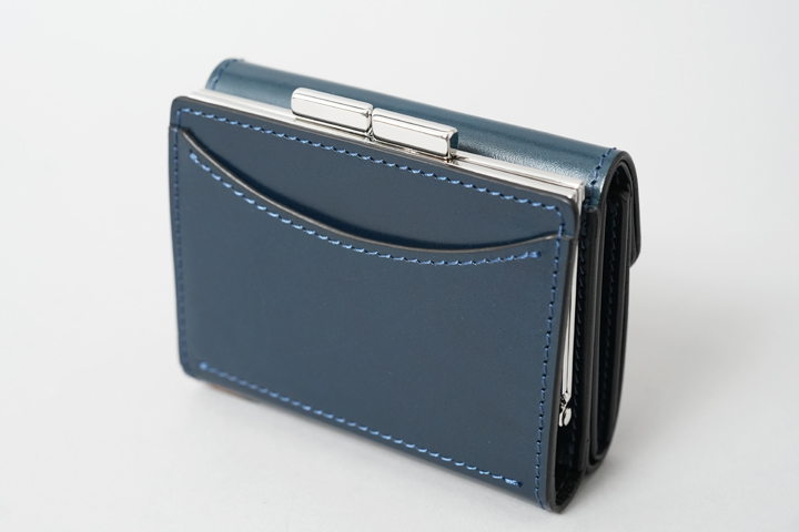 サドルプルアップを使用した がま口付き三つ折り財布・FERMOIRについて