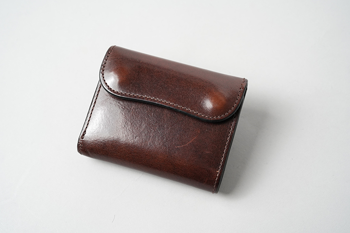 多機能コインケース・SADDLE PULL UP TONGUE (EYELET)についてのお話