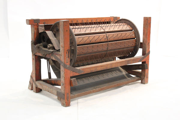 足踏み脱穀機｜歴史資料館