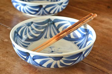 砥部焼の和食器 梅山窯の大鉢 【砥部工房 からくさ】