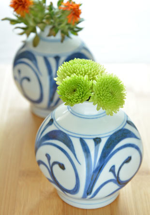 砥部焼の和食器 梅山窯の花器 【砥部工房 からくさ】