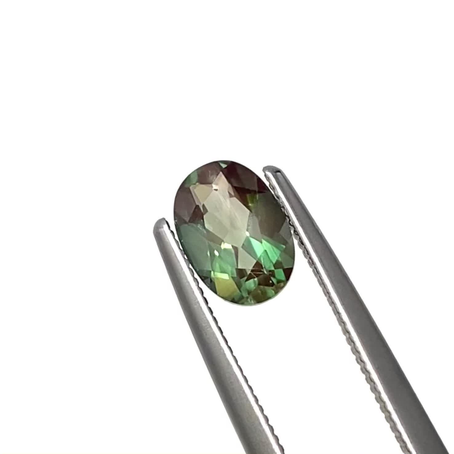 カラーチェンジアンデシン モンゴル産 0.75ct / 7x4.9mm前後