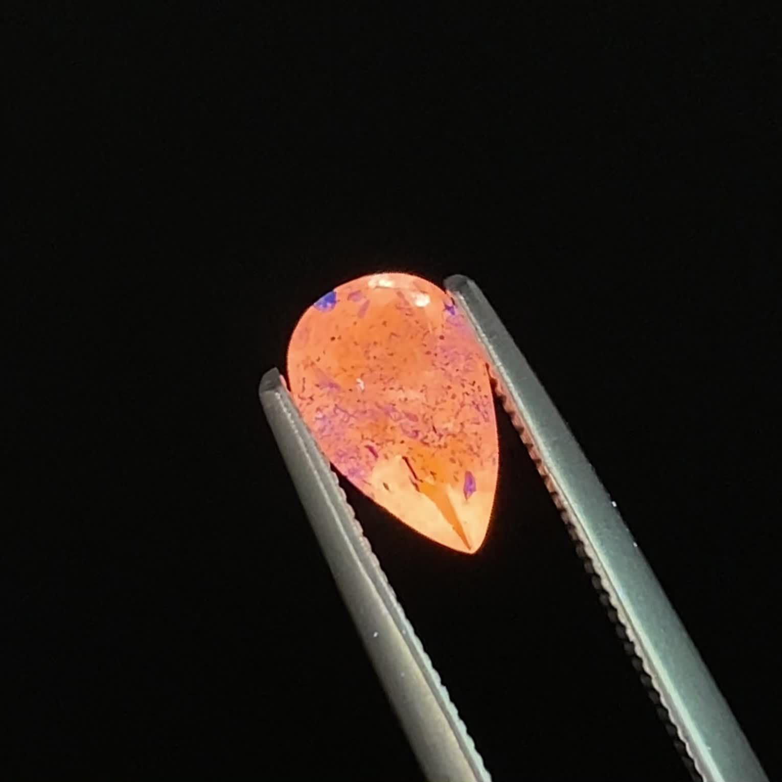 ラズライトインソーダライト フルオレッセンス(宝石名ラズライト イン