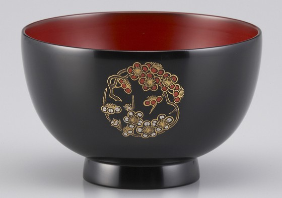 汁椀 吉祥紋沈金（模様は5種類あり） 1客35,200円（税込） | 輪島塗の