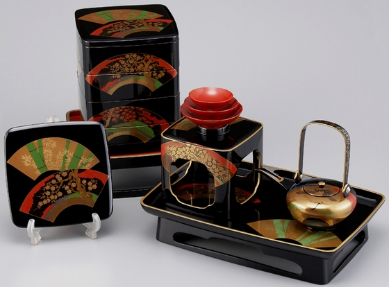 屠蘇器・重箱セット 地紙扇面蒔絵 2,750,000円(税込） | 輪島塗の