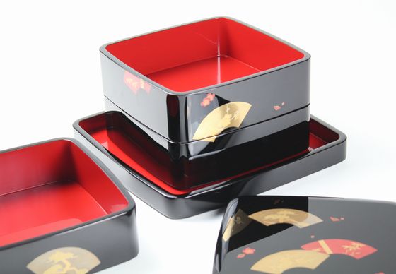 三段重箱 地紙松竹梅蒔絵（6.5寸胴張隅丸）550,000円（税込） | 輪島塗