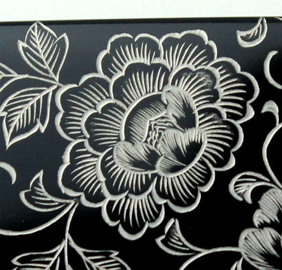 2．牡丹唐草沈金 55,000円（税込） | 輪島塗の塗師屋 輪島漆器大雅堂
