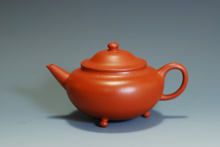 朱泥三足水平-徐朝輝| 茶說壺途-宜興紫砂壺收藏