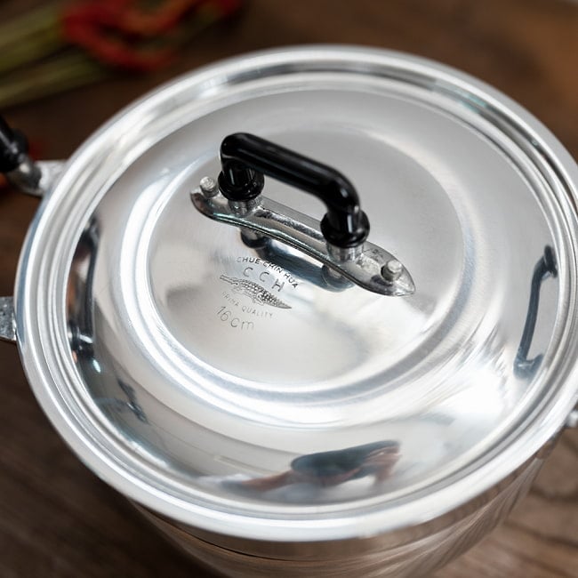 タイ屋台のアルミ両手鍋 タイの王室御用達 CCH (Chue Chin Hua