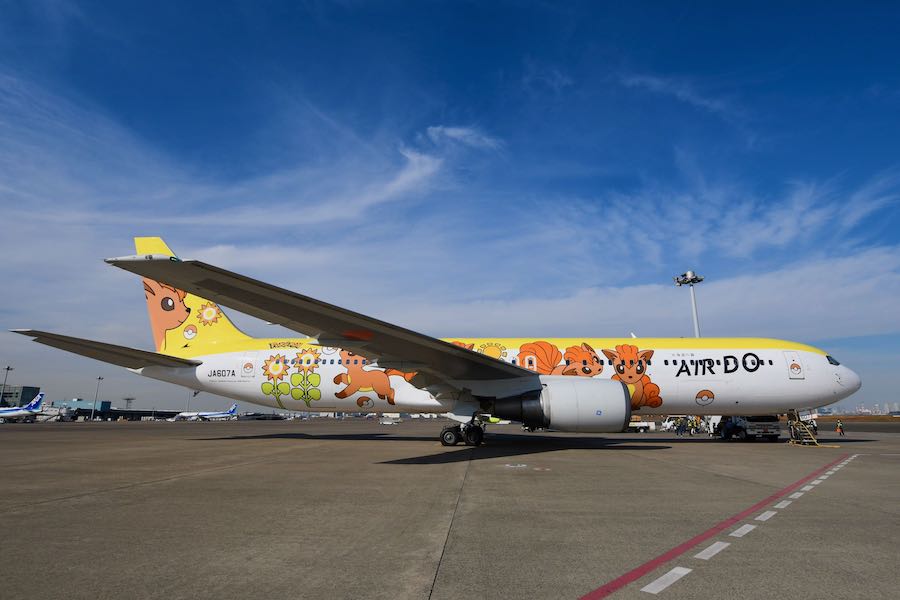 エア・ドゥ、「ロコンジェット北海道」を羽田で公開 ロコンとアローラ
