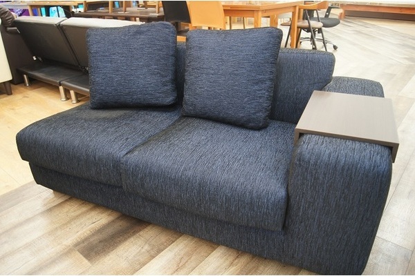 贅沢なくつろぎを！】NOYES(ノイエス)から2人掛けソファが買取入荷