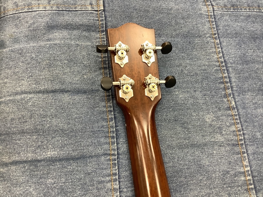 ちょっと高価なウクレレはいかがでしょうか？T's Ukulele（ティーズ