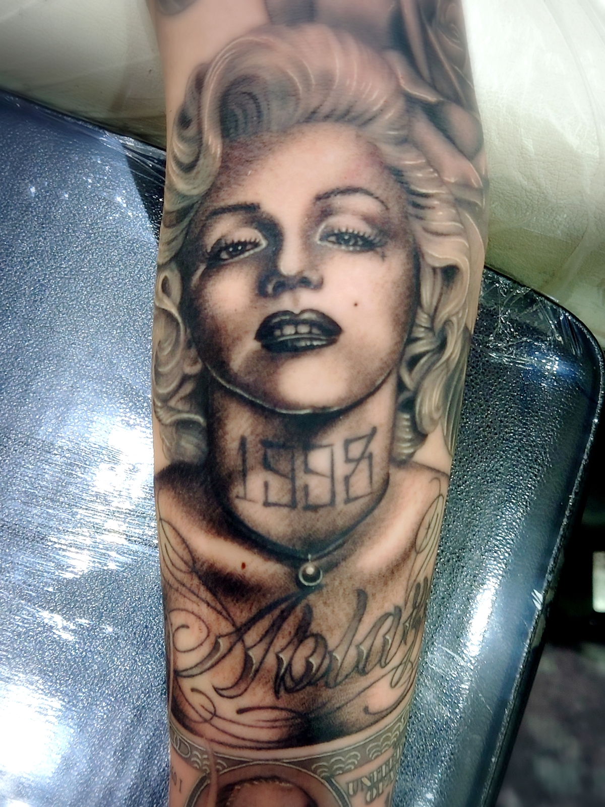TRICKY FROG TATOO|Gallery ブラック＆グレイ マリリンモンロー