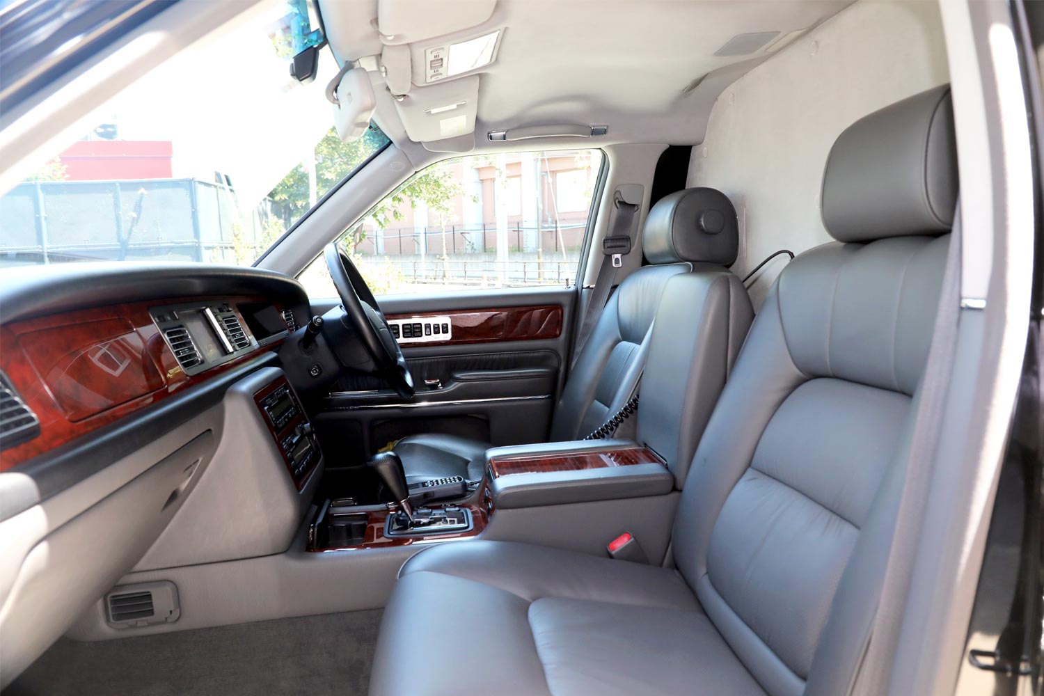 宮型霊柩車：寝台車・霊柩車・マイクロバスのご用命は東礼自動車【公式】