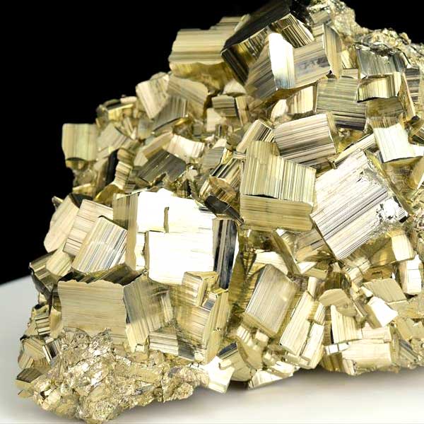 取扱量・品質は業界トップクラス｜パイライト（黄鉄鉱）クラスター原石