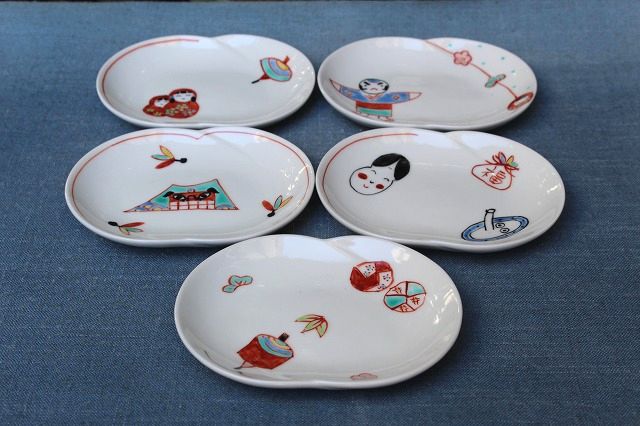 石川県野々市市で作陶されている九谷焼作家多田利子さんのお正月小皿