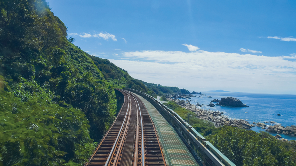リゾートしらかみ2号「青池」編成 JR五能線・JR奥羽本線 青森～秋田