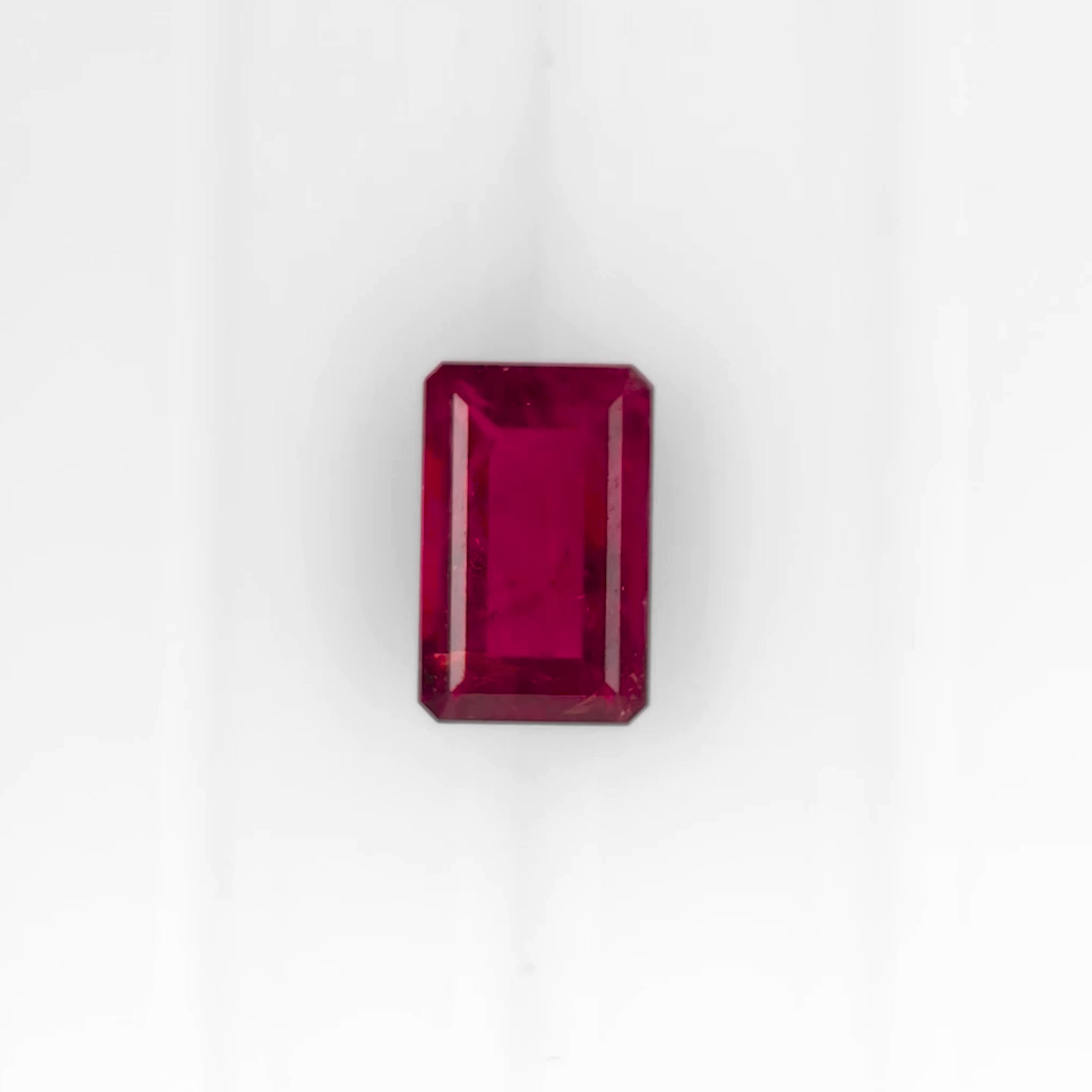 レッドベリル0.86ct(GIA宝石鑑別書付) | ユアエメラルド