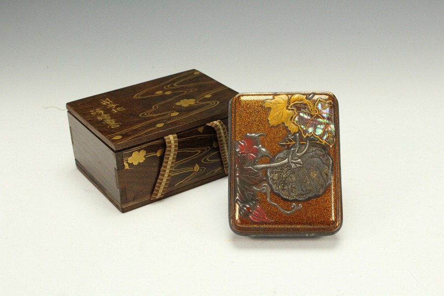極上漆器 螺鈿 象嵌 南瓜蒔絵 錫縁 香合 桜蒔絵箱入 (MB454) | 京都の
