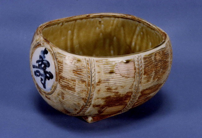 一宮市博物館データ検索システム｜水野寿山「黄瀬戸俵形菓子鉢」