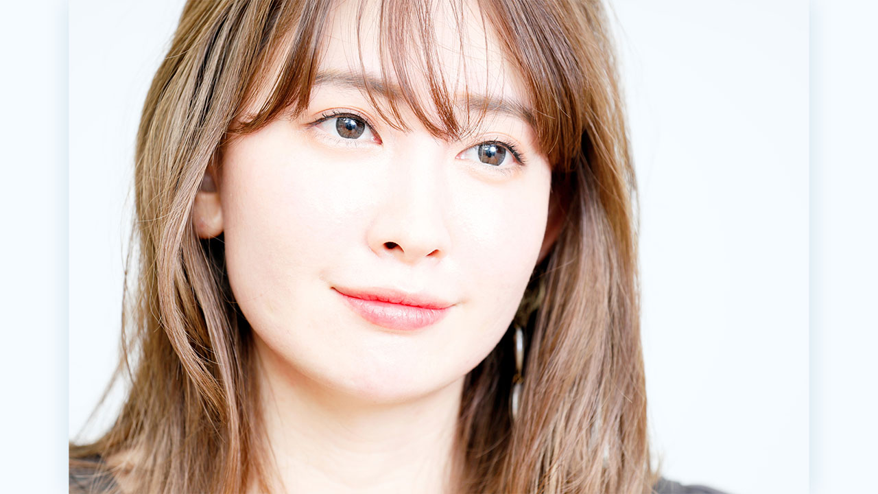 1分で完売 元AKB48小嶋陽菜が作る「D2Cブランド」人気の秘密：日経