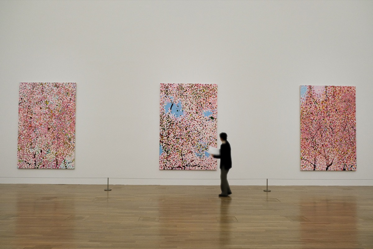 ダミアン・ハースト「桜」｜作品の桜が放つ儚さと無常の美（絵画に込め