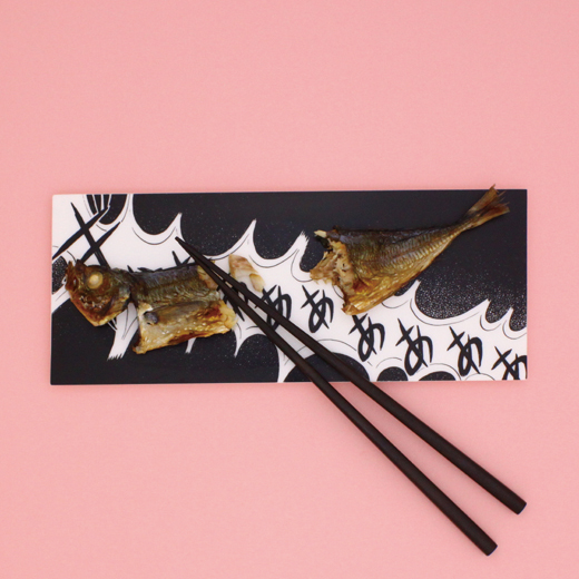 焼き魚や肉の魅力を100%引き立てる「マンガ皿」 | Pouch［ポーチ］