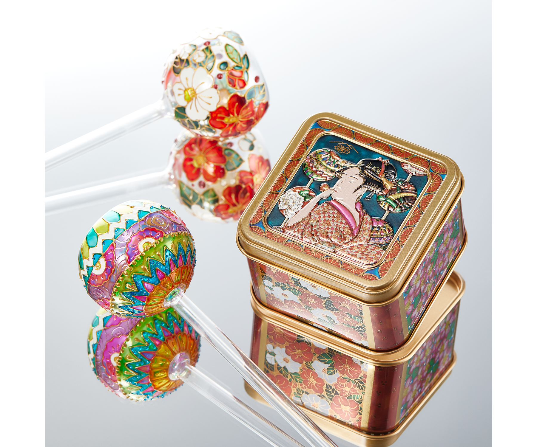 喜多川歌麿の浮世絵をガラス絵で再現！ ミニ手鏡まで付いた可愛いお