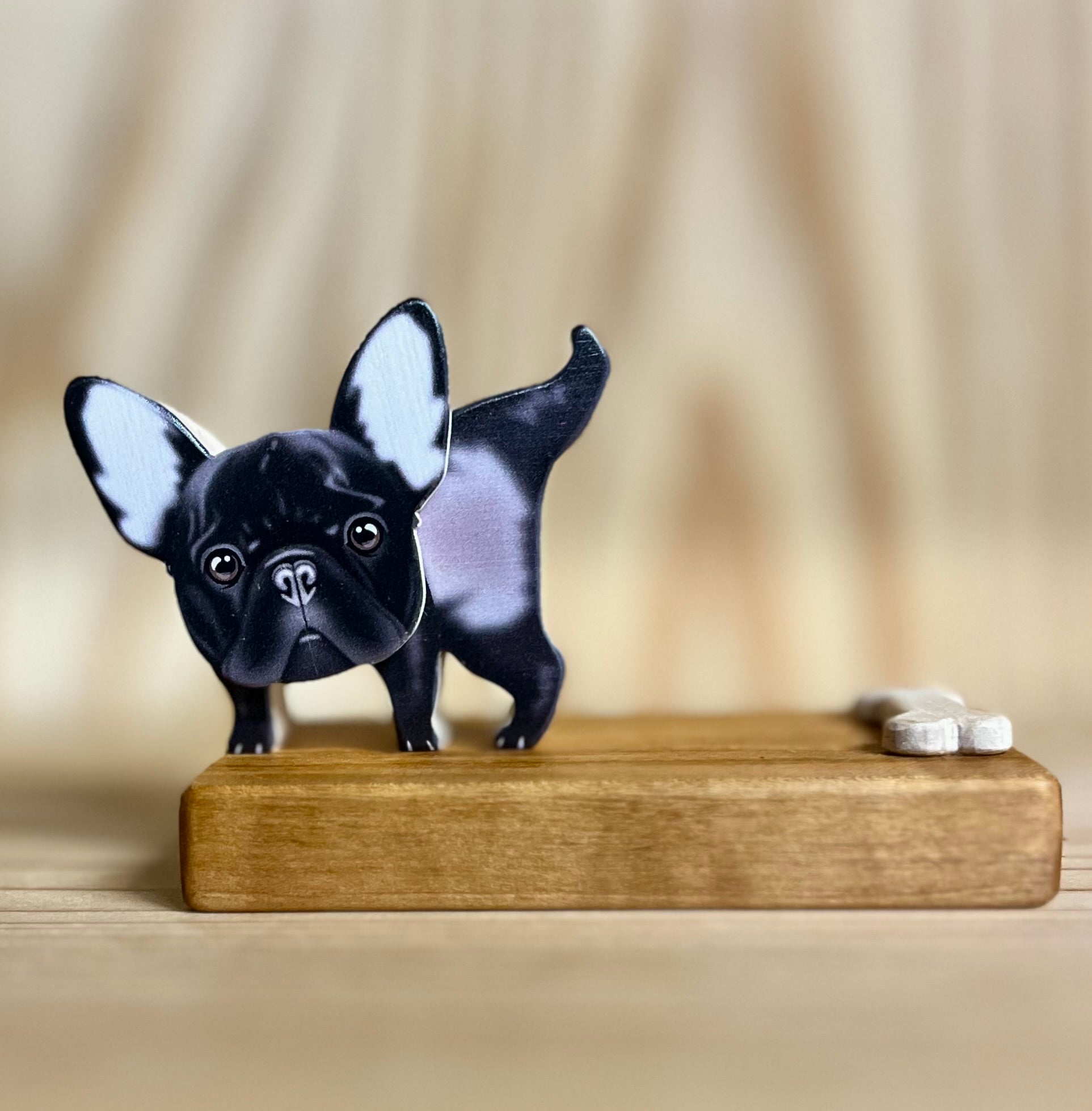 フレンチブルドッグ（ブリンドル）のスマホスタンド【君は放物線を見