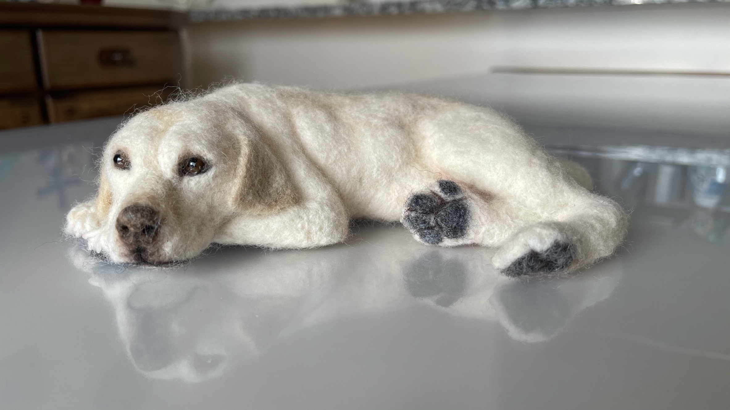 羊毛フェルトのラブラドールレトリバー。先生の作品を模倣しました