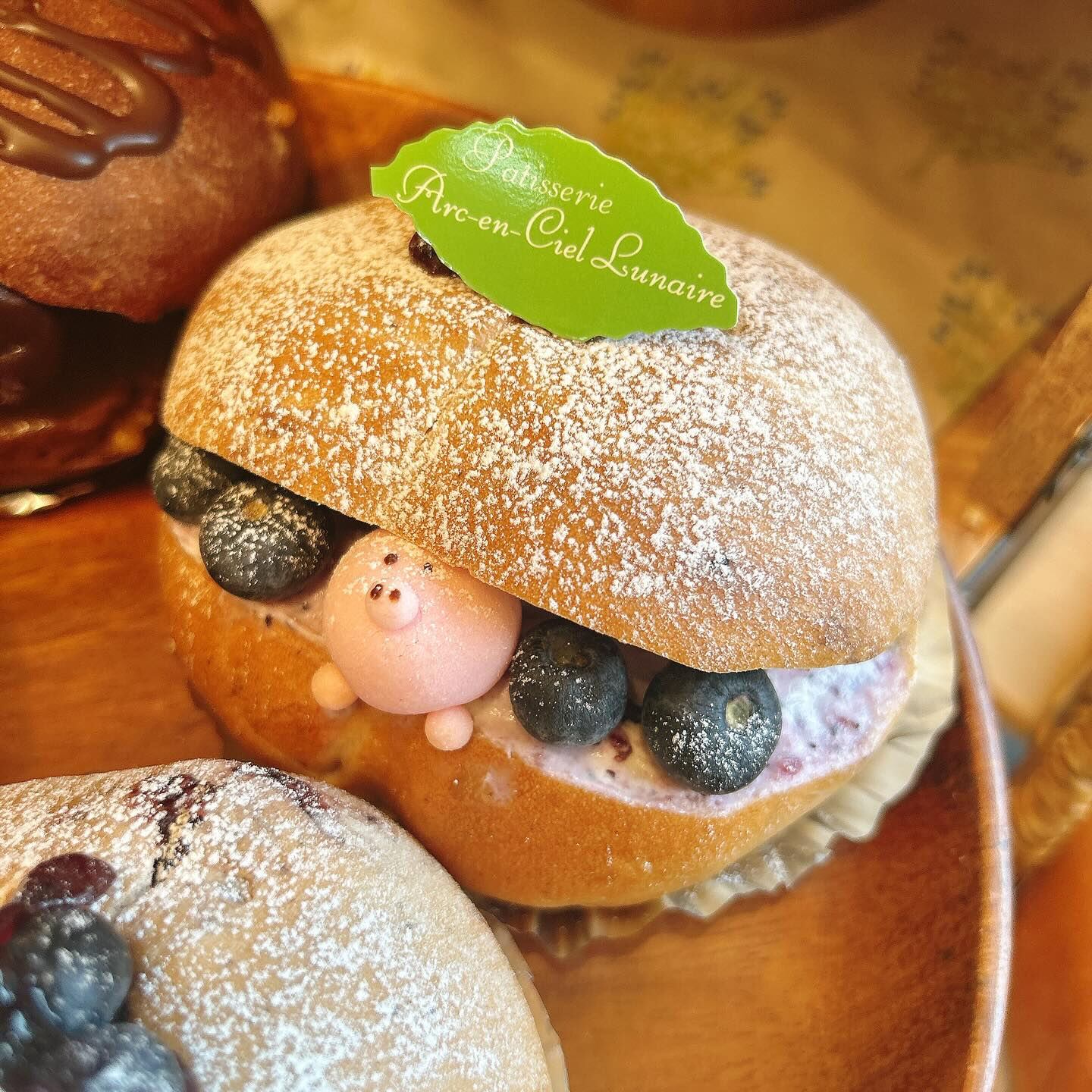 ベーグルサンド【ブルーベリークリームチーズ】に🐷が】 | ブログ