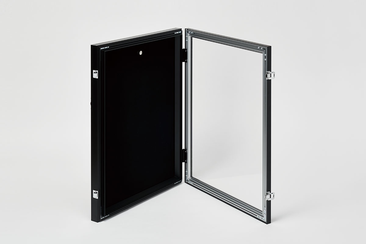 前開き式ユニフォームケース | 額縁メーカー 株式会社アルナ