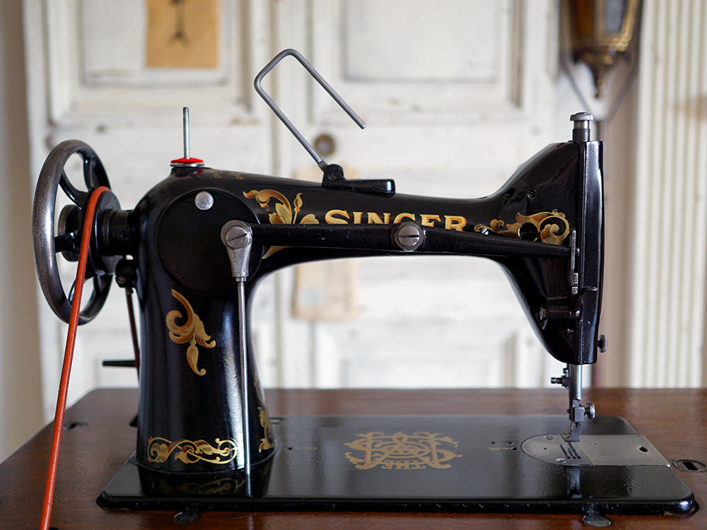 縫える！きれい！アンティークミシン│SINGER 職業用ミシン 103