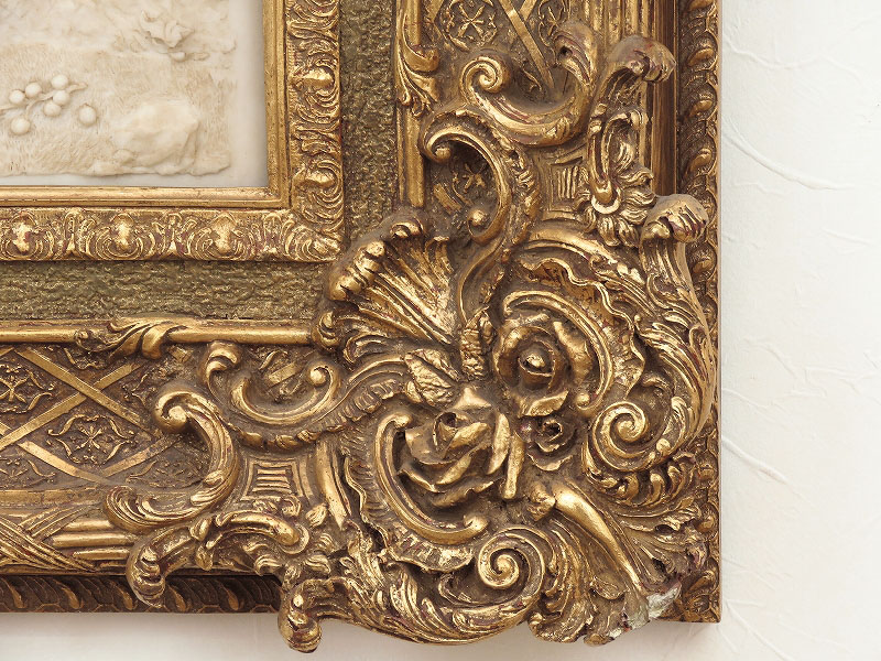 大理石に天使や葡萄のレリーフが施された額《 セール品 》（11月10日