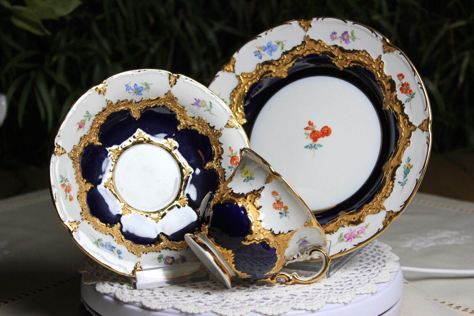 マイセン Bフォーム 花の絵が散りばめられたコバルトブルーの金縁