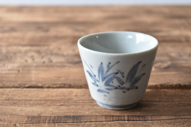 初期伊万里 枝楓 蕎麦猪口 傷有 - 生活骨董と古布のアンティーク