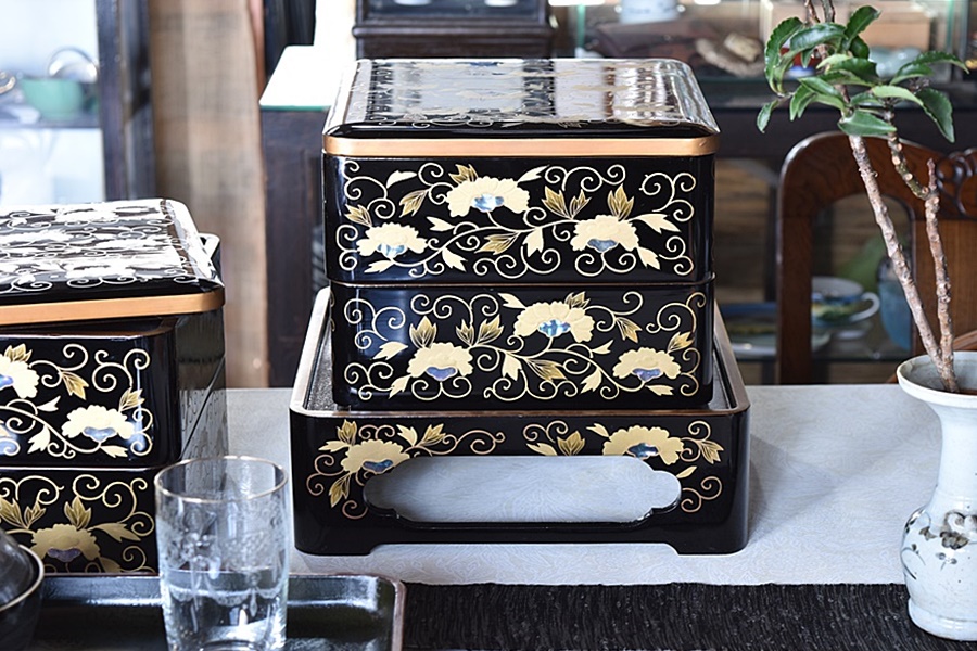 時代漆器 天然木製漆塗 螺鈿金蒔絵 花唐草総蒔絵 四段重箱 重箱台